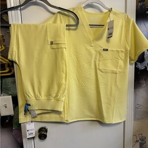 Figs scrub set. Sunlight.